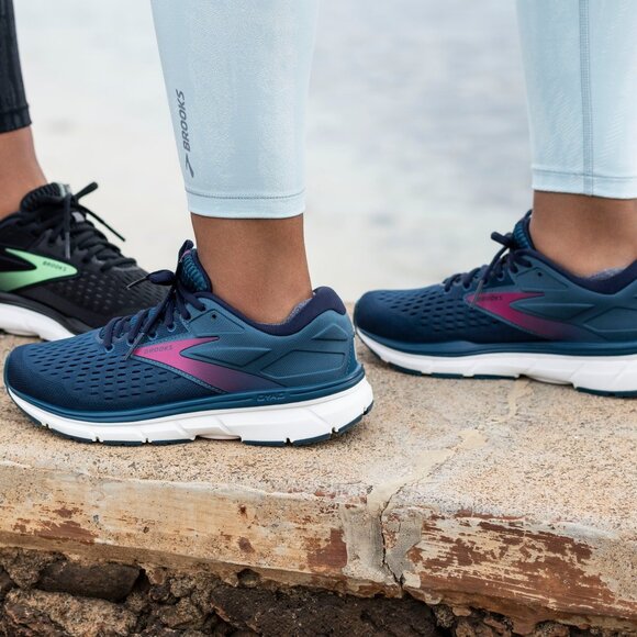 NIB NEW Brooks Dyad 11 Sneakers sz 12 W Blue Running Walking Shoes Wide - Picture 1 of 4